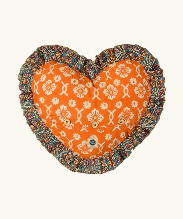 Doing Goods Ulla Herzkissen 50x48 cm Orange floral