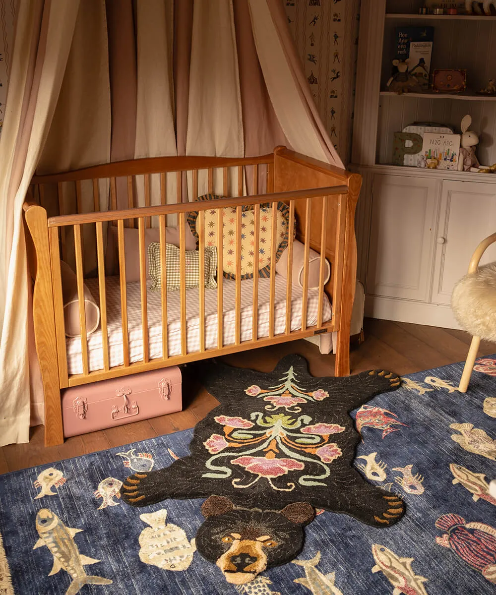 Doing Goods Blooming Black Bear Teppich Large Wolle