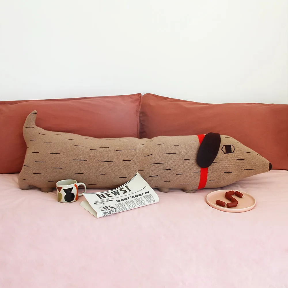 Donna Wilson Sausage Dog Bolster Nackenkissen 122x37 cm