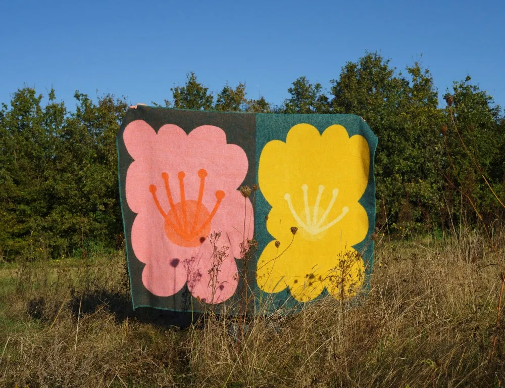 Donna Wilson Bloom Wolldecke 180x130 Reine Wolle