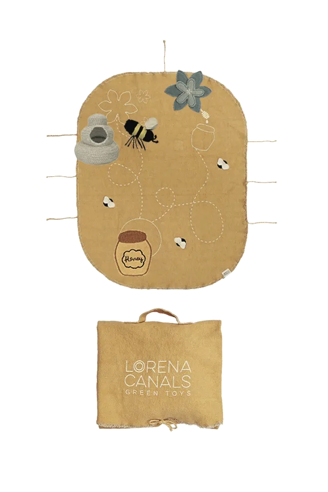 Lorena Canals Small World Nectar Honey Spielzeug 50x65 grün