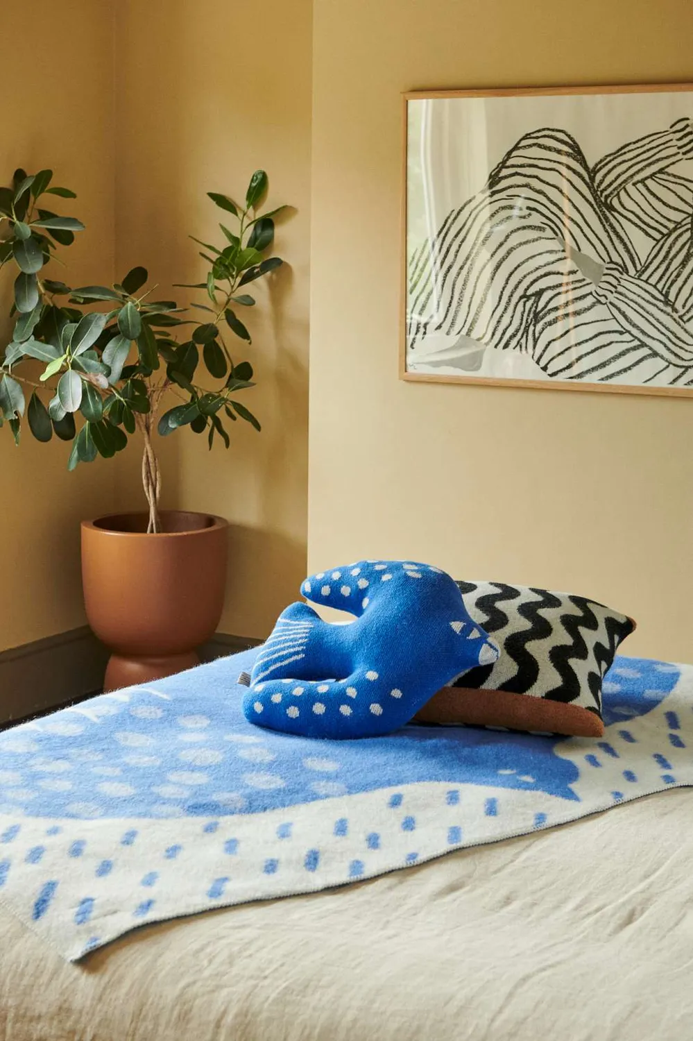 Donna Wilson Bluebird Decke Schurwolle 180x130 blau