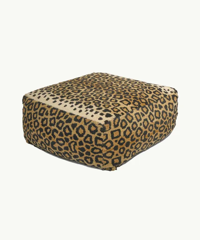 Doing Goods Leopard Pouf 70x70 Woll-Pouf handgetuftet