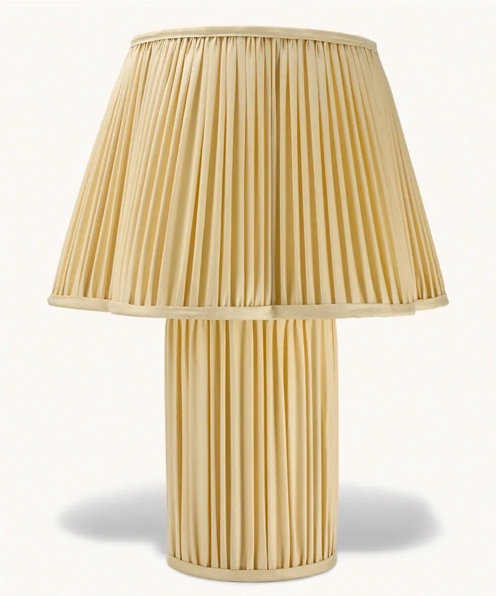 Doing Goods Myra Grande Tischlampe Seide Gelb 57cm