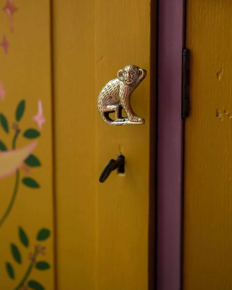 Doing Goods Peppin Möbelknopf Monkey Left Messing