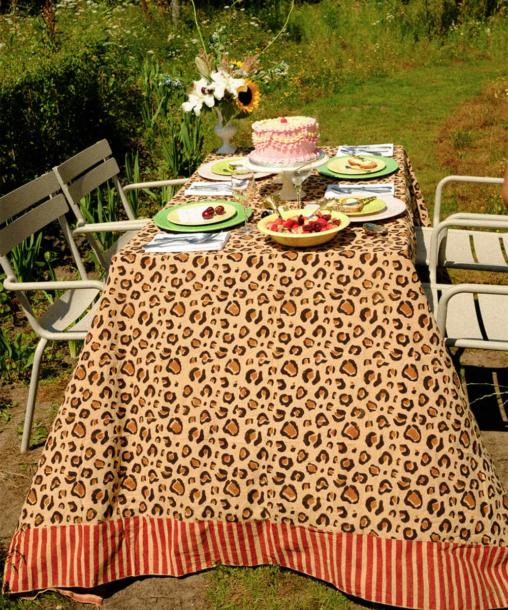 Doing Goods Leopard Double Wohndecke mit Tasche 100% Baumwolle