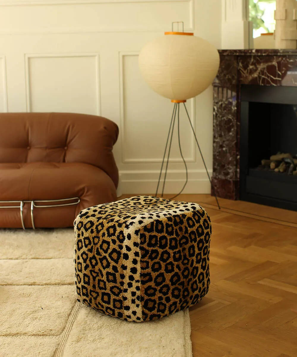 Doing Goods Leopard Pouf Hocker 50x50x50 Wolle
