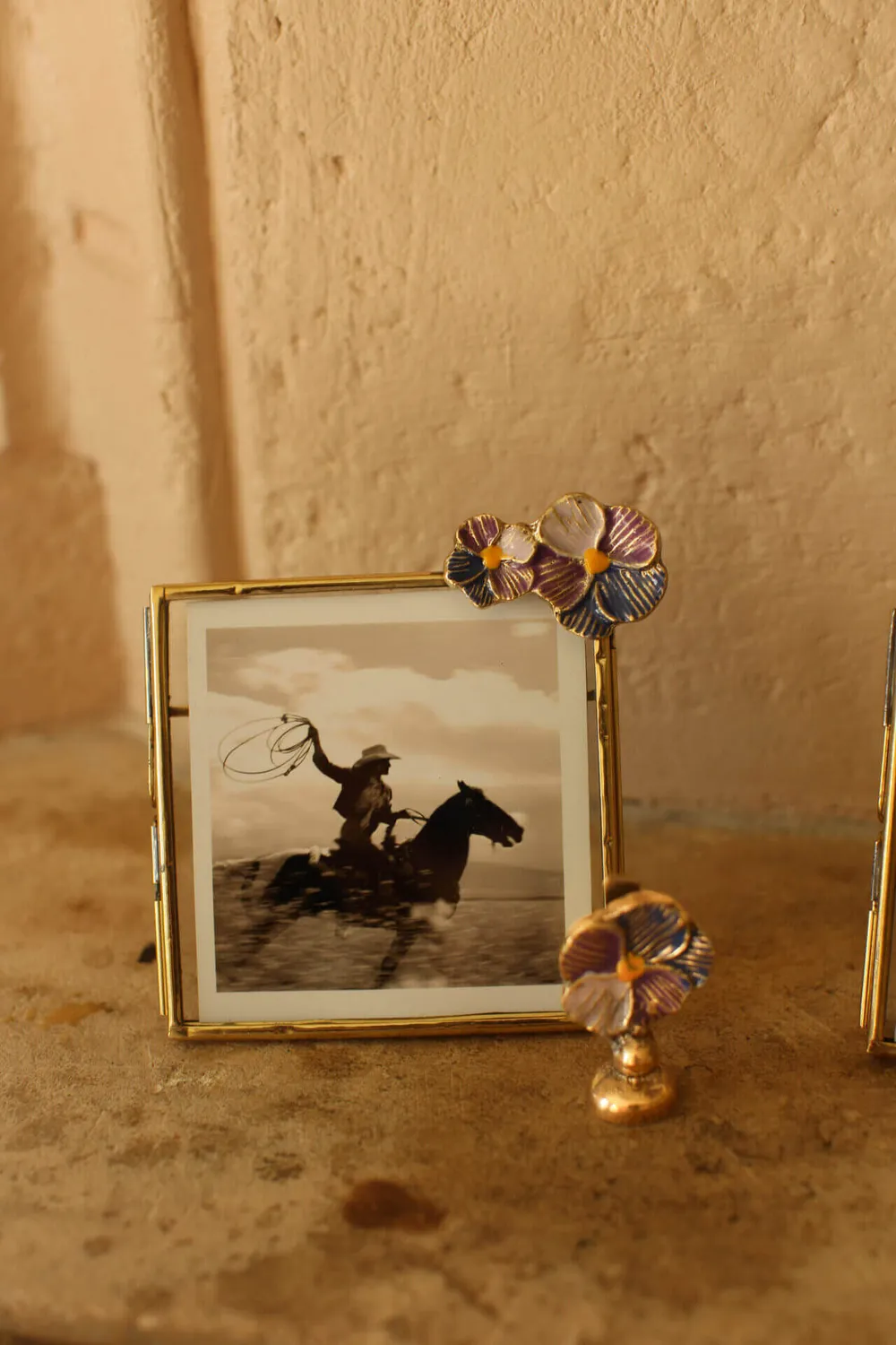 Doing Goods Valery Kartenhalter Violett Gold 5cm
