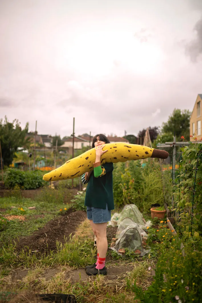 Donna Wilson Banana Bolster Kissen 138cm Lambswool