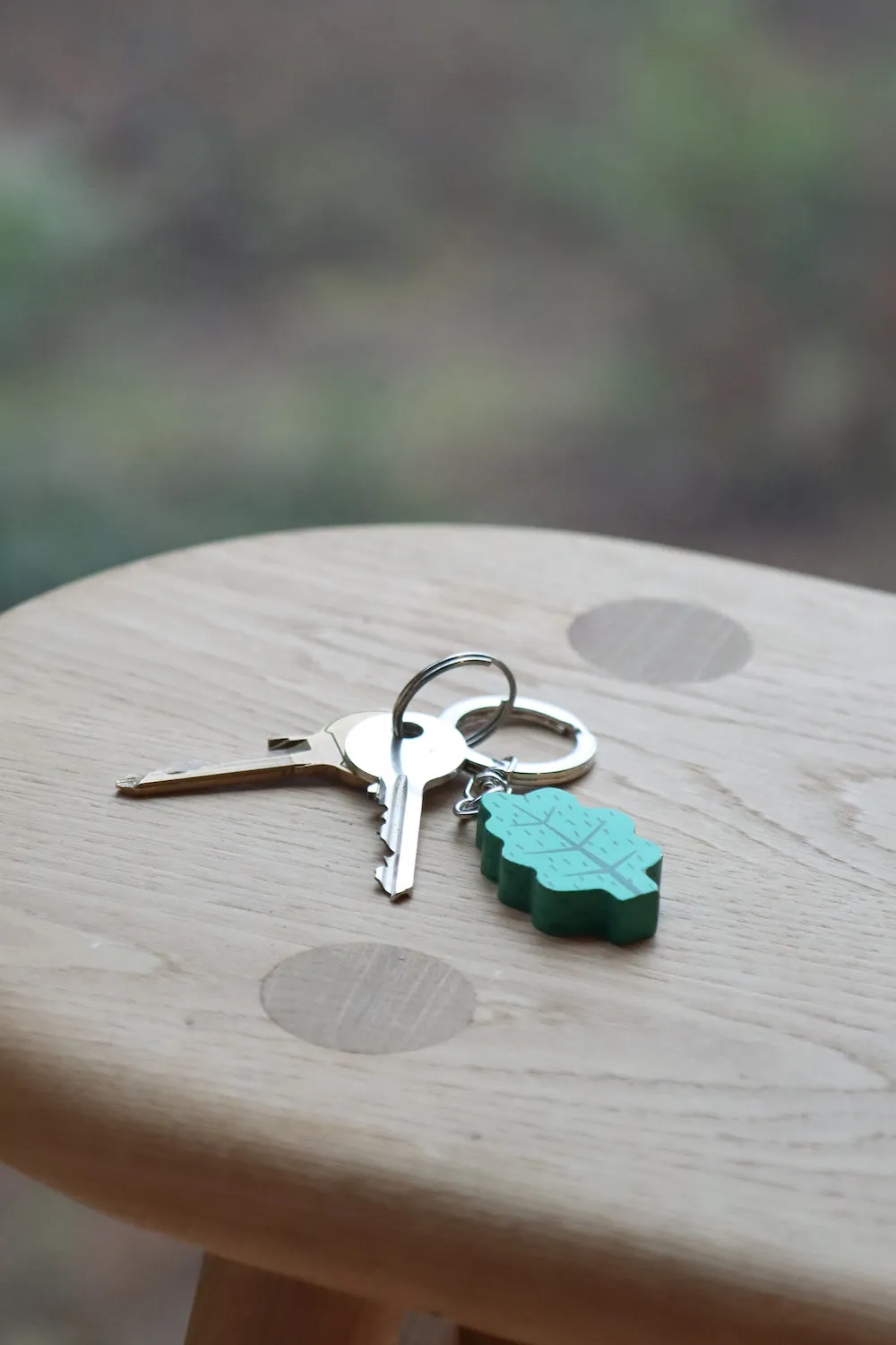 Donna Wilson Green Leaf Schlüsselanhänger Holz 4,5 cm