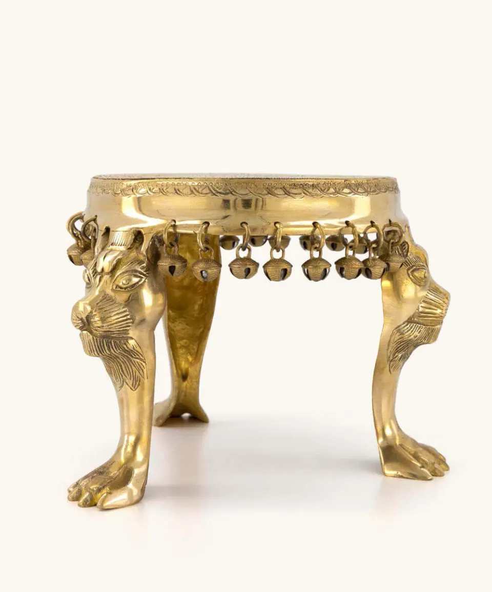 Doing Goods Royal Lion Altar-Tisch Chowki Messing