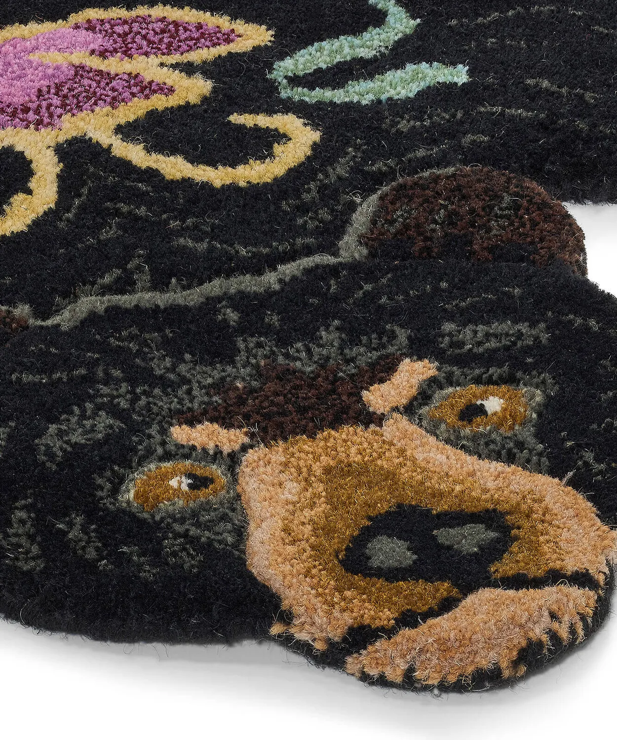 Doing Goods Tapis Amis Blooming Black Bear Small Teppich Schwarz Wolle