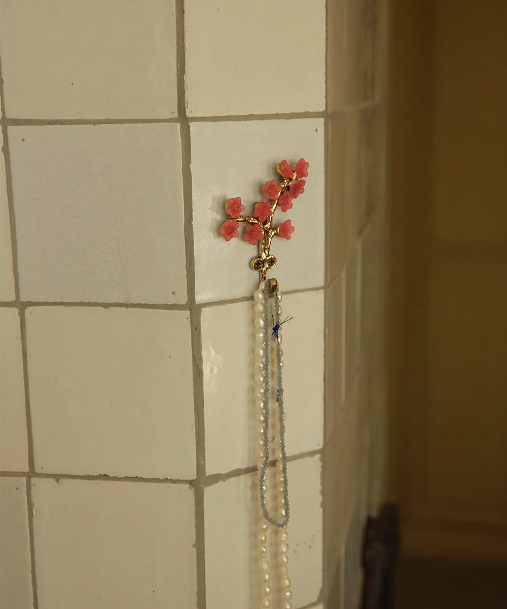 Doing Goods Elodie Fleur Wandhaken Messing rosa 11,5 cm