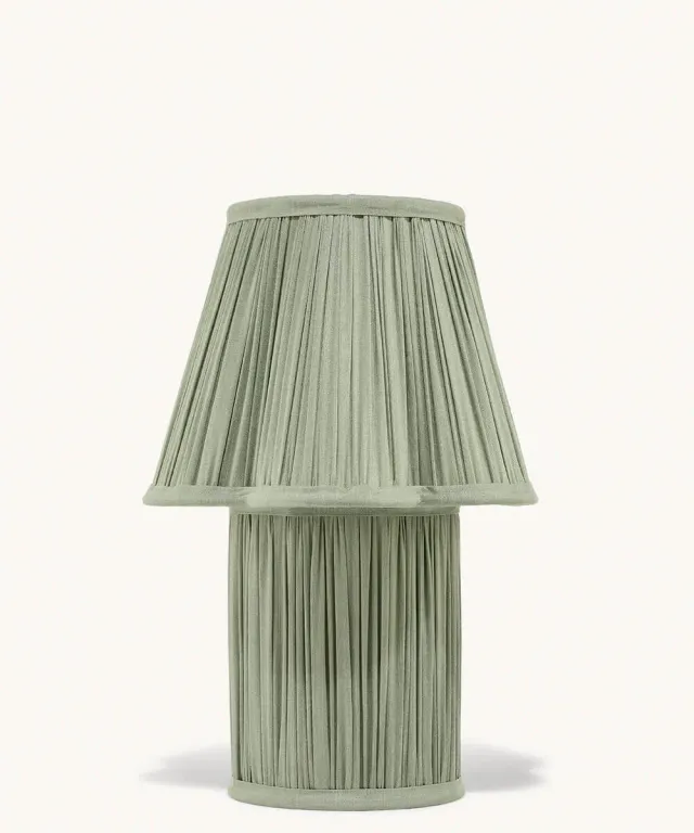 Doing Goods Myra Petite Tischlampe Seide salbei