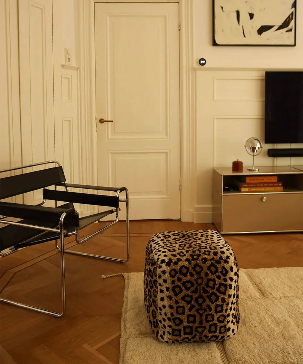 Doing Goods Leopard Pouf Hocker 50x50x50 Wolle