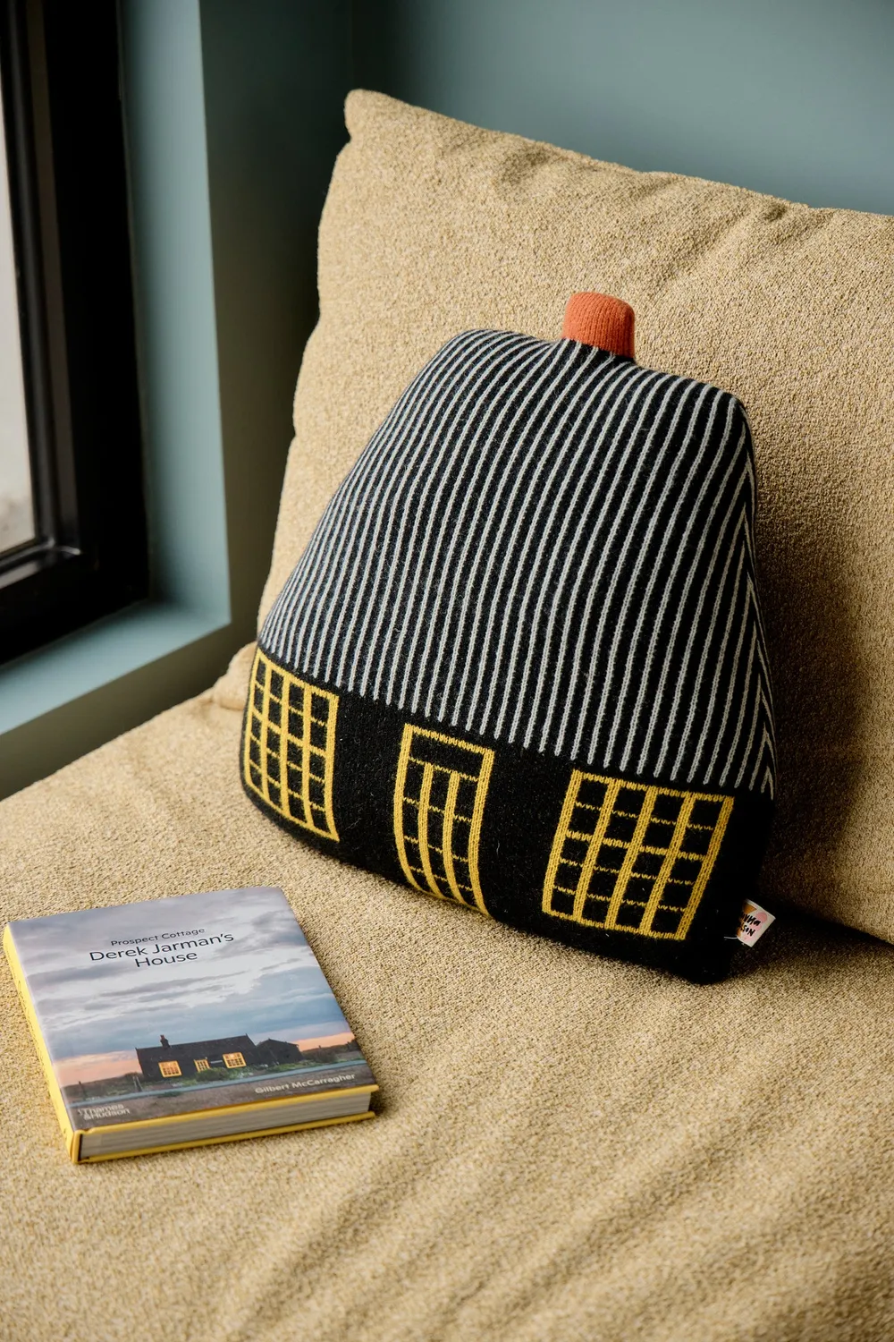 Donna Wilson Cottage Kissen schwarz 42x42 Lammwolle