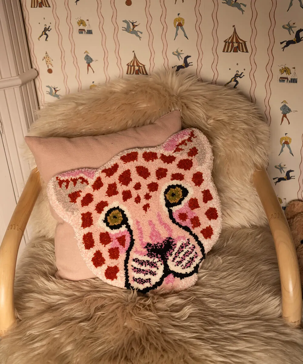 Doing Goods Pinky Leopard Kopf Teppich Wolle rosa