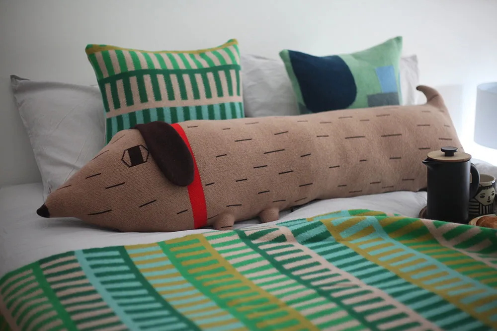 Donna Wilson Sausage Dog Bolster Nackenkissen 122x37 cm