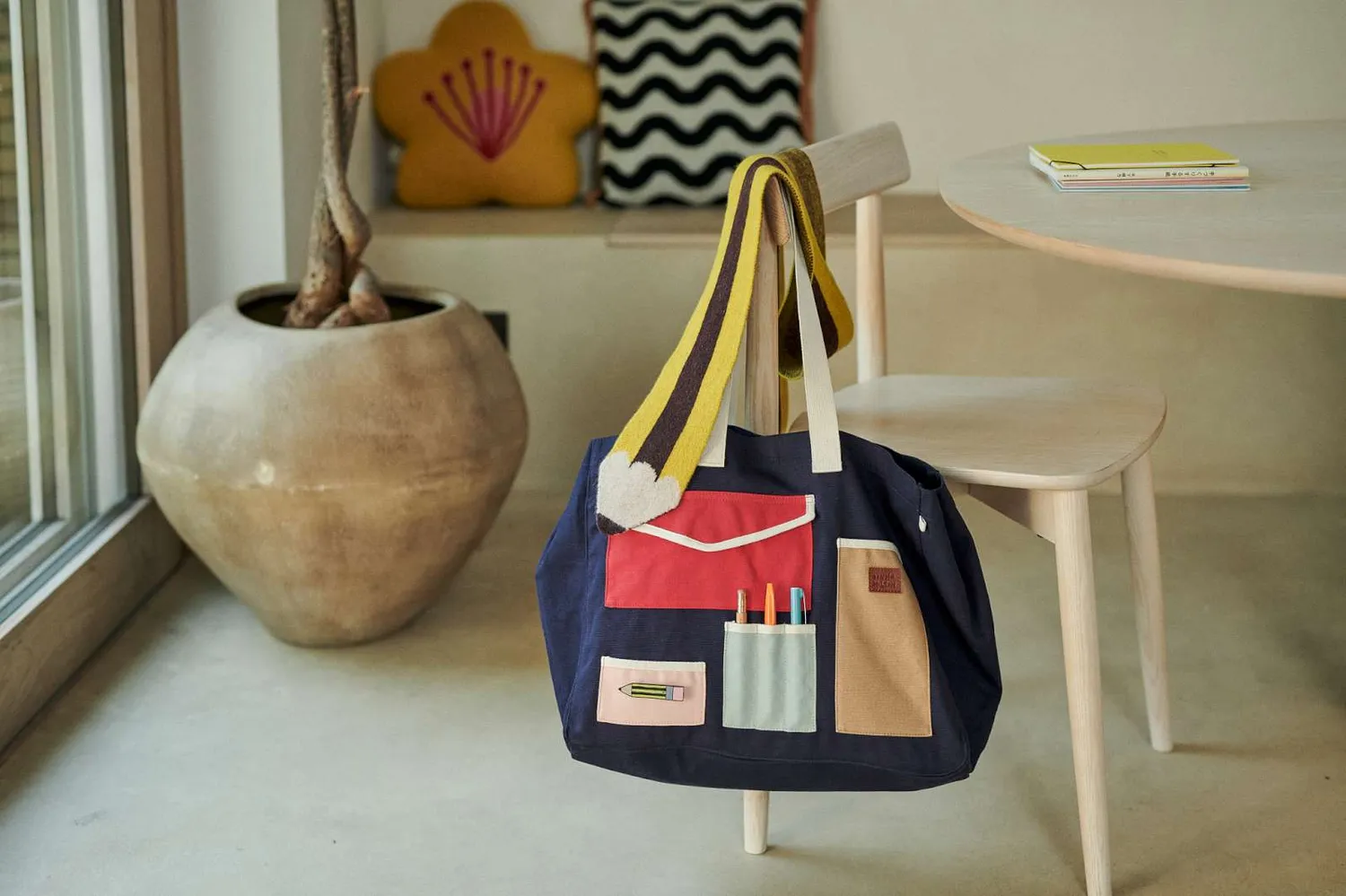 Donna Wilson Pocket Patch Shopper Baumwolle Navy 44 cm