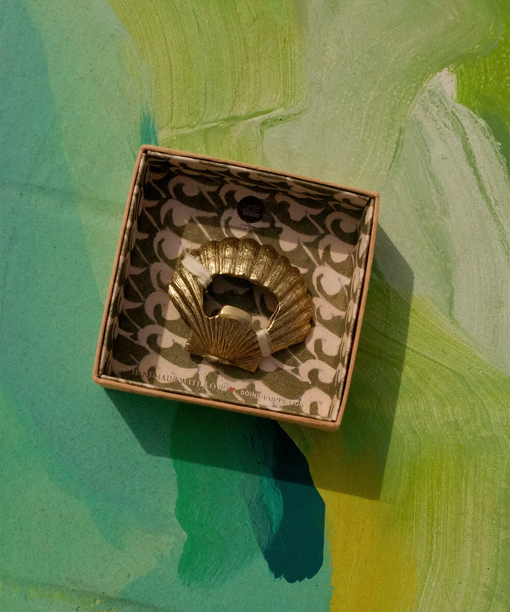 Doing Goods Scarlett Muschel Flaschenöffner Gold Geschenkbox