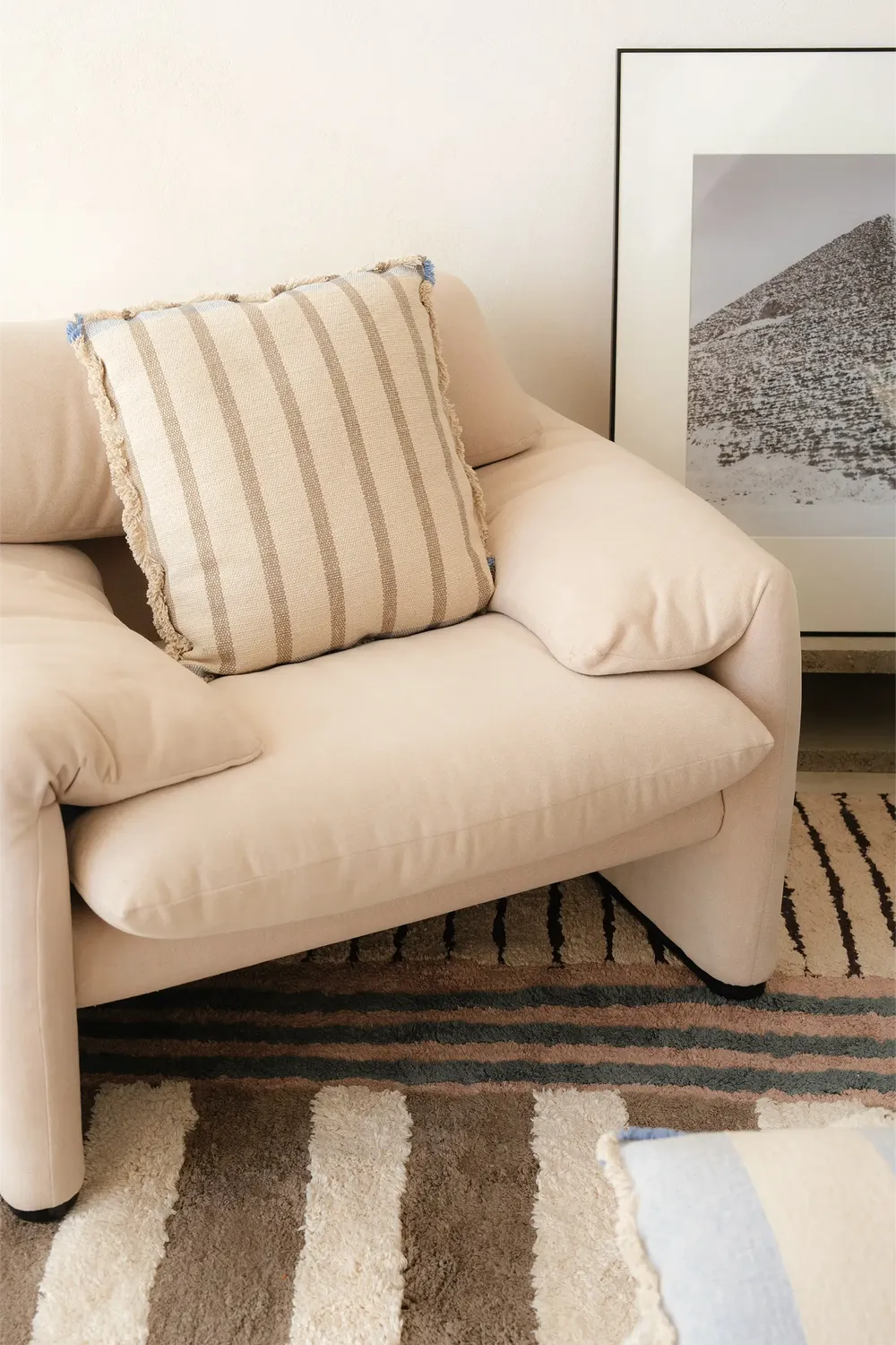 Lorena Canals Lines Kissen 45x45 cm braun gestreift
