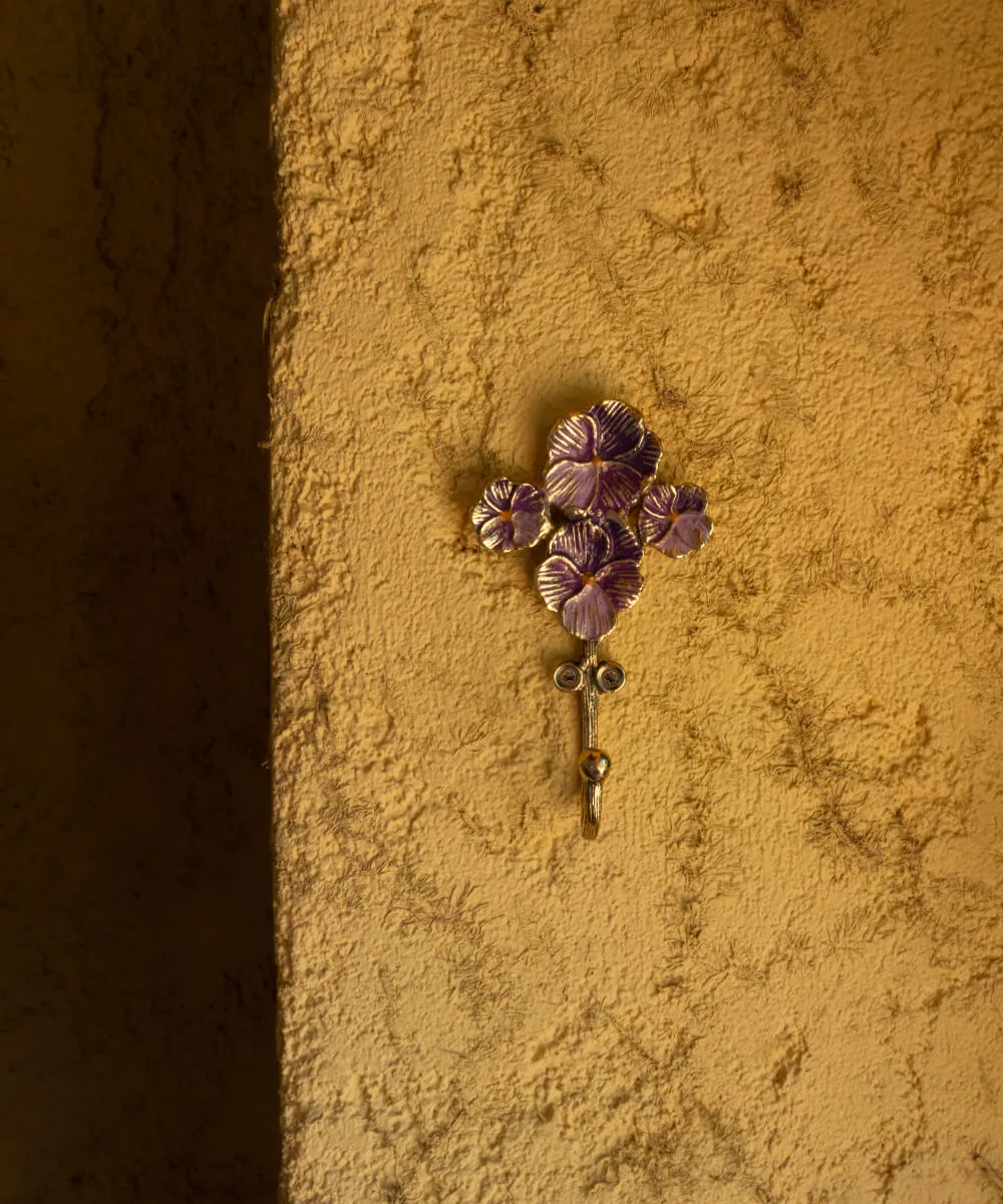 Doing Goods Valery Wandhaken Messing Veilchen