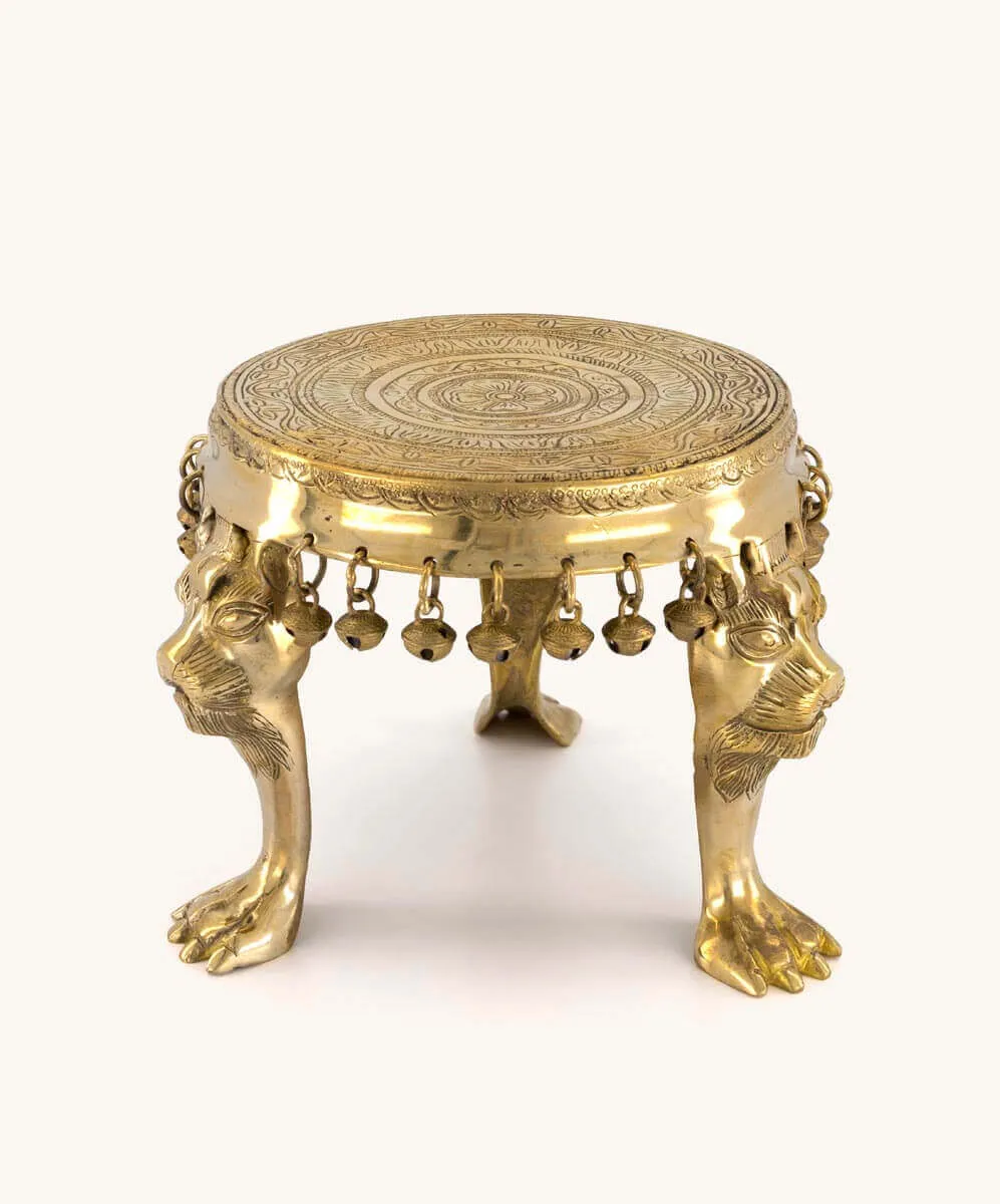Doing Goods Royal Lion Altar-Tisch Chowki Messing