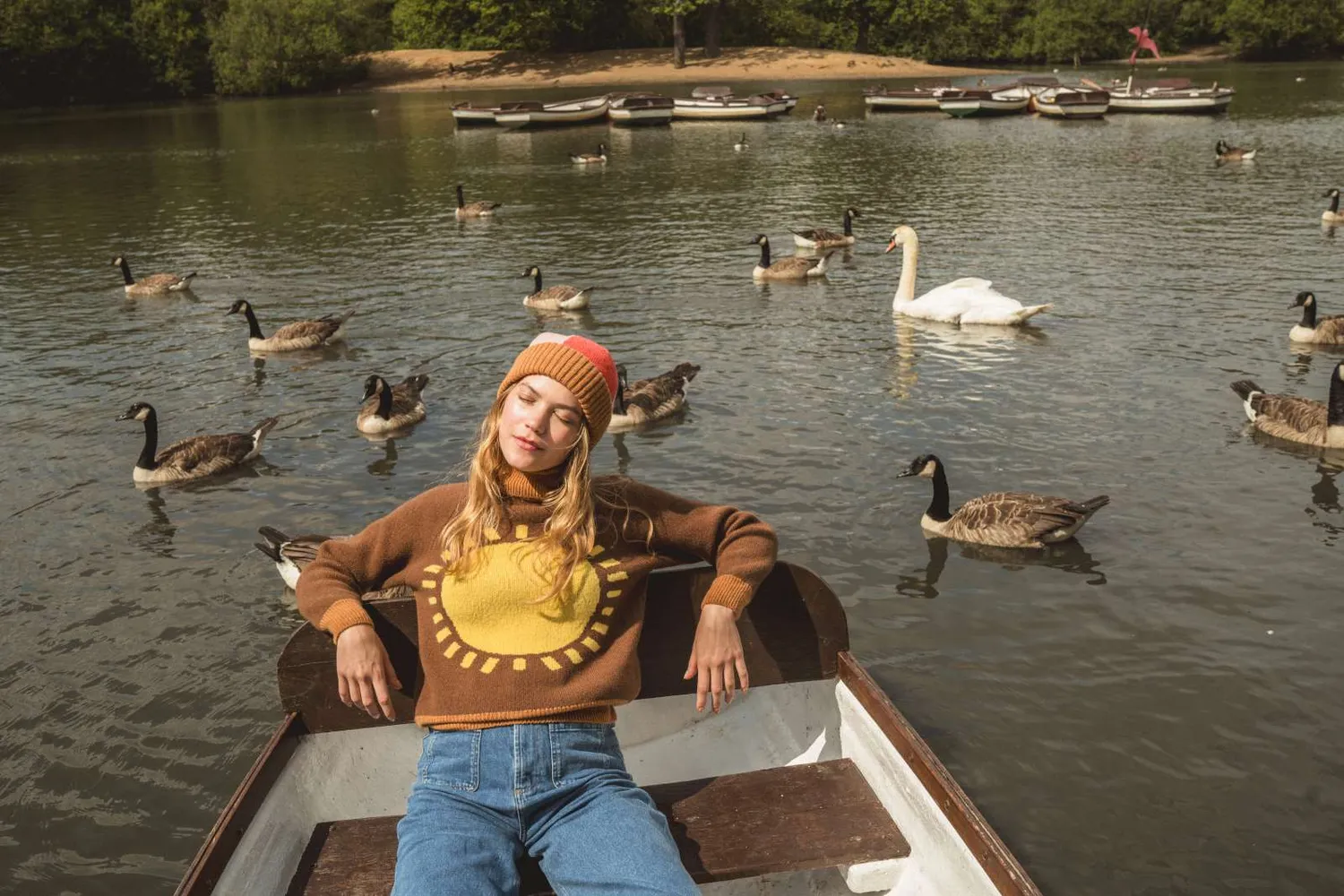 Donna Wilson Sunshine Pullover Lammwolle Braun Sonne