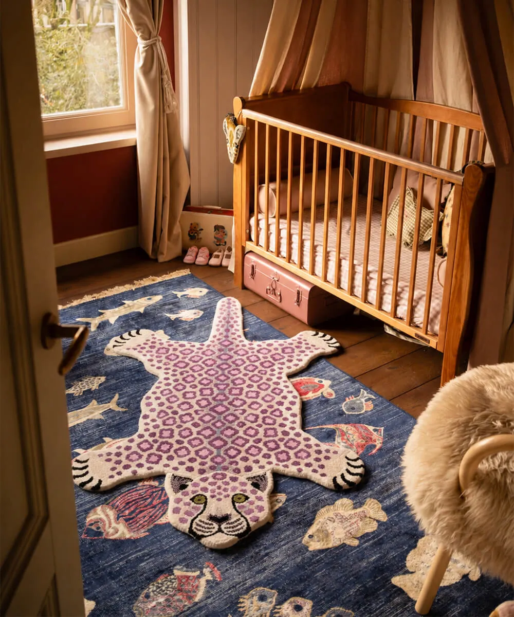 Doing Goods Lilly Leopard Large Teppich lila Wolle