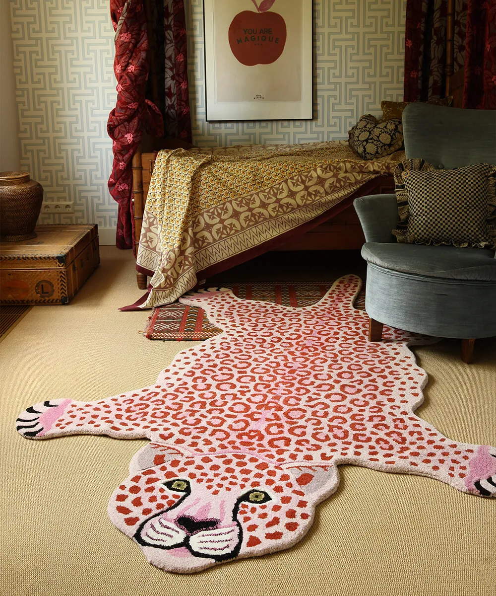 Doing Goods Pinky Leopard XL Wollteppich 250x160