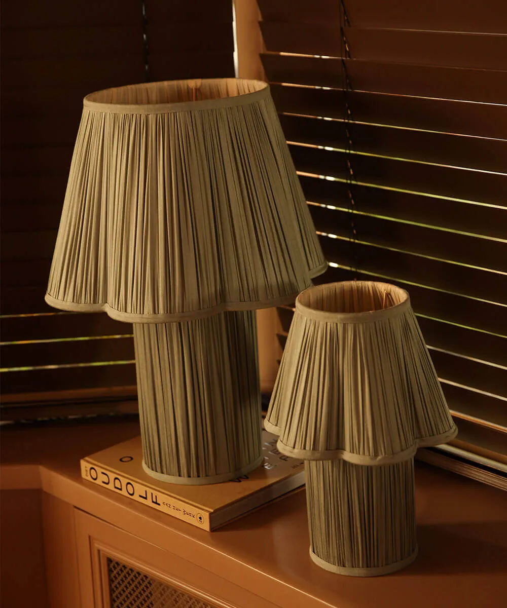 Doing Goods Myra Petite Tischlampe Seide salbei