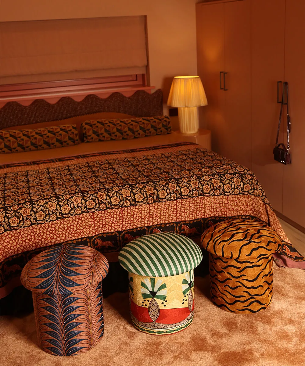 Doing Goods Maya Tiger Hocker 45x45x47 bestickt