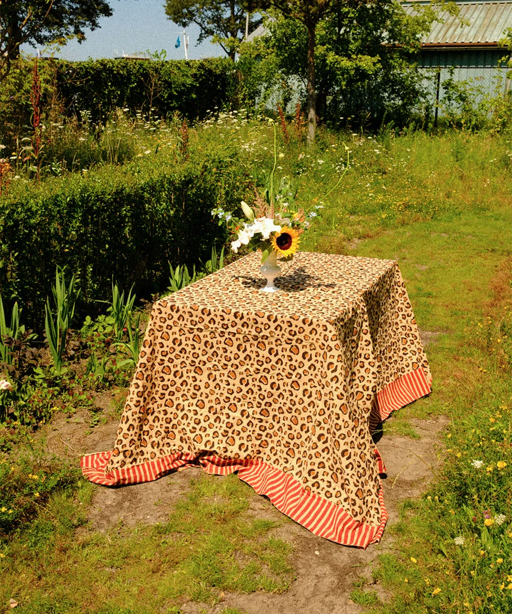 Doing Goods Leopard Double Wohndecke mit Tasche 100% Baumwolle