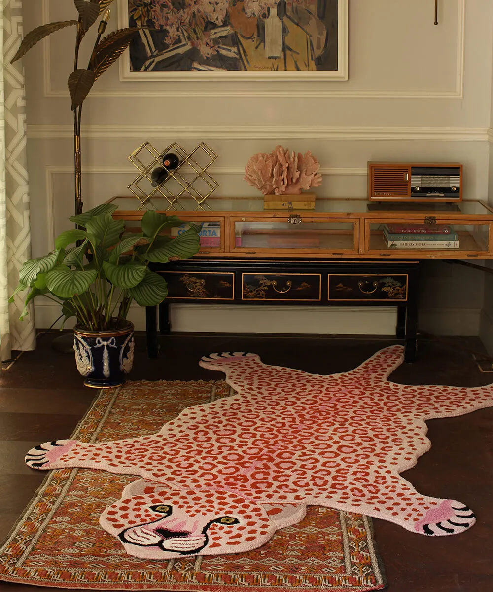 Doing Goods Pinky Leopard XL Wollteppich 250x160