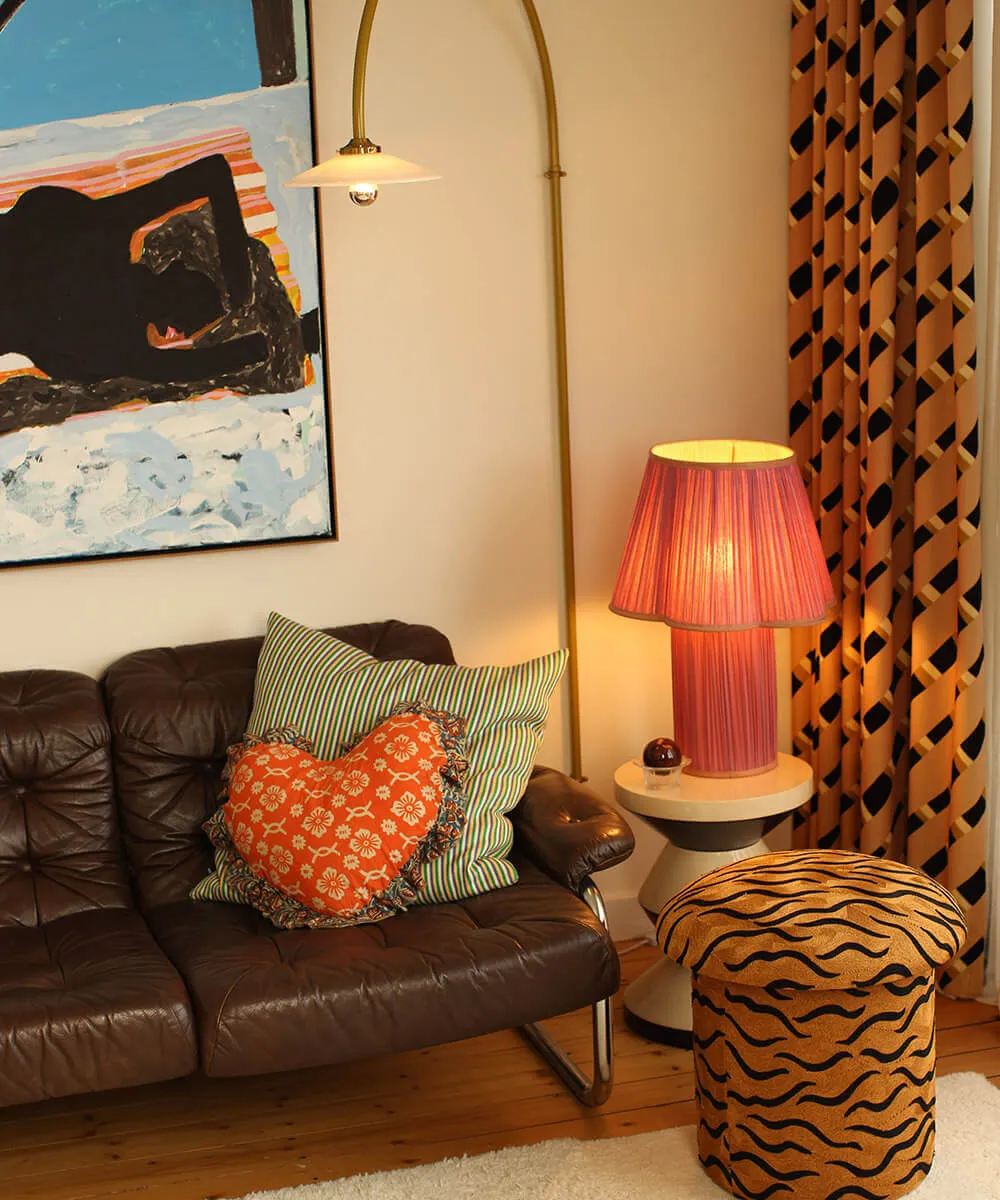 Doing Goods Maya Tiger Hocker 45x45x47 bestickt