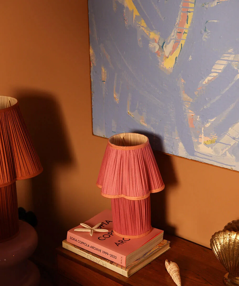 Doing Goods Myra Petite Tischlampe Fuchsia Seide