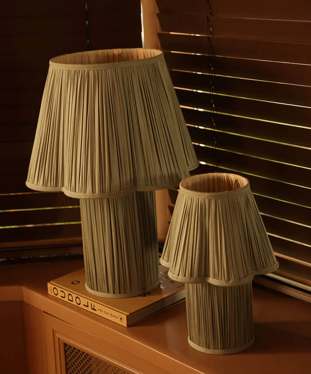 Doing Goods Myra Large Tischlampe Seide Salbei 57cm