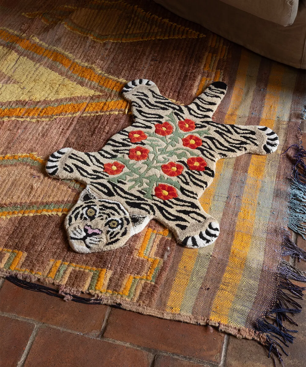 Doing Goods Floral Tiger Small Teppich weiß floral handgetuftet
