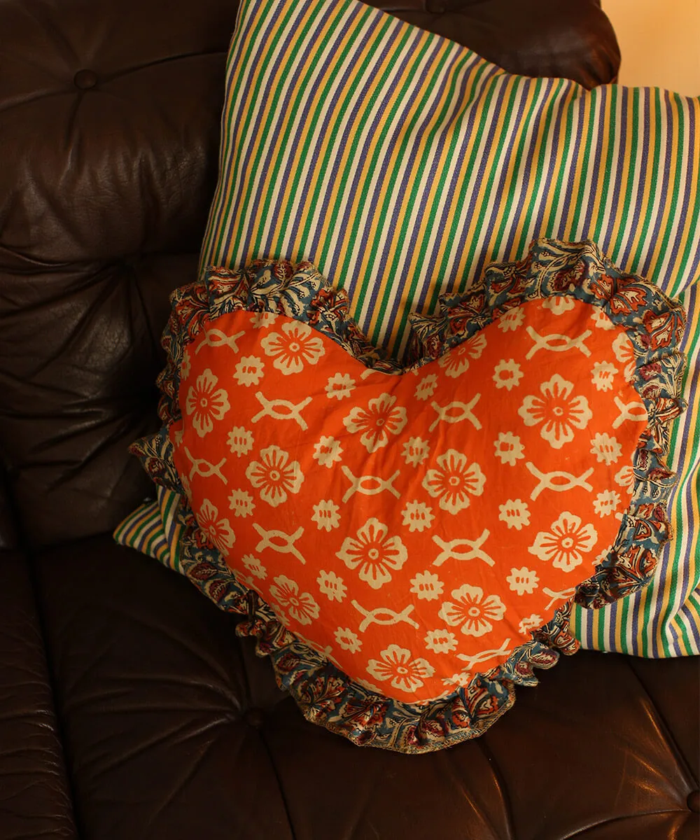 Doing Goods Ulla Herzkissen 50x48 cm Orange floral