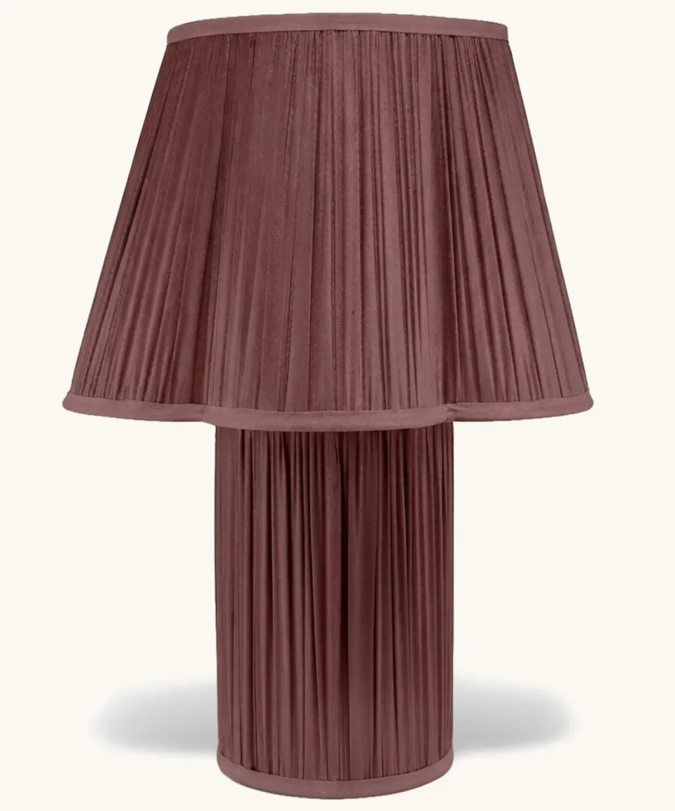 Doing Goods Myra Grande Tischlampe Bordeaux Seide plissiert