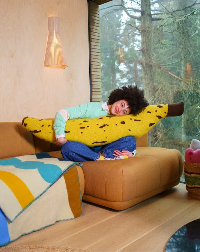 Donna Wilson Banana Bolster Kissen 138cm Lambswool