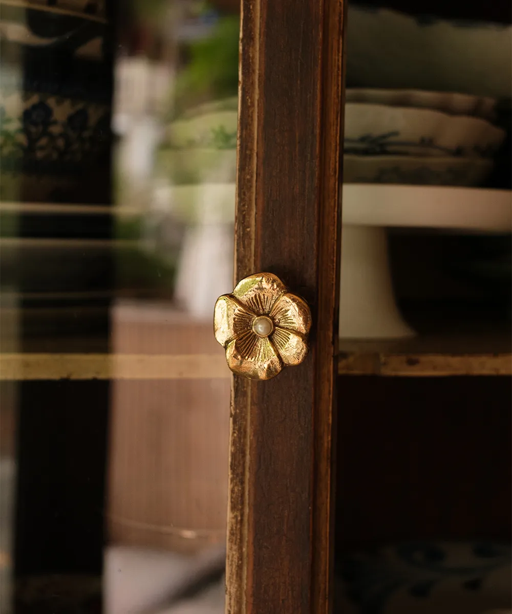 Doing Goods Zoey Fleur Möbelknopf Blume Messing gold