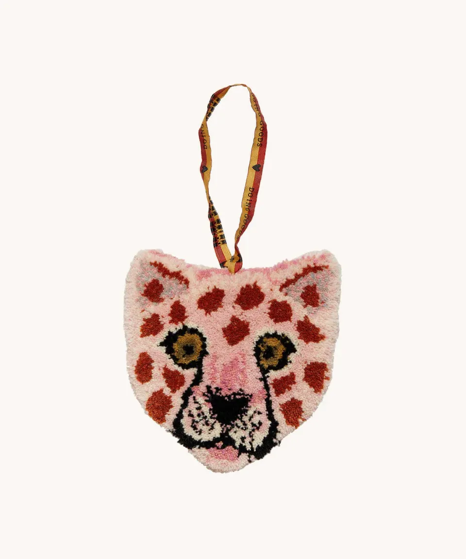 Doing Goods Pinky Leopard Wandanhänger Wolle Rosa