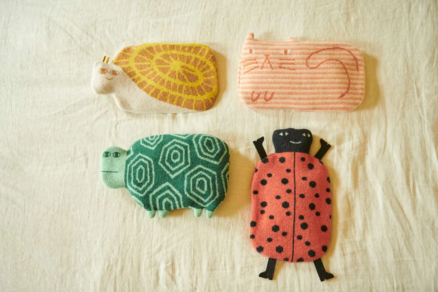 Donna Wilson Snail Wärmflasche Lambswool Bezug