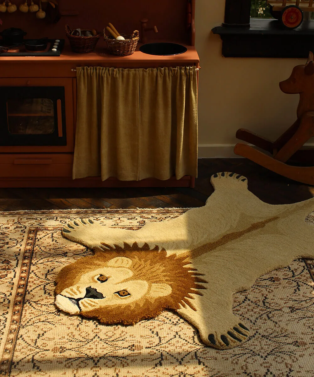 Doing Goods Moody Lion Large Teppich Wolle Handgetuftet