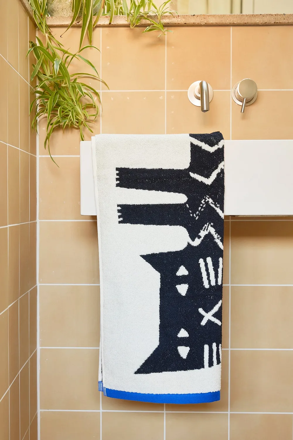 Donna Wilson Lazy Cat Handtuch 50x90 Katzenmotiv