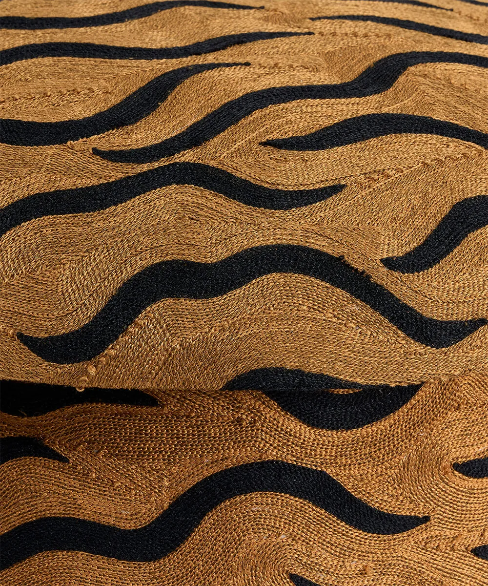 Doing Goods Maya Tiger Hocker 45x45x47 bestickt