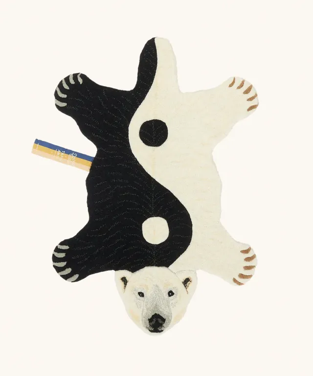 Doing Goods Yin Yang Eisbär Teppich 94x65 Wolle schwarz
