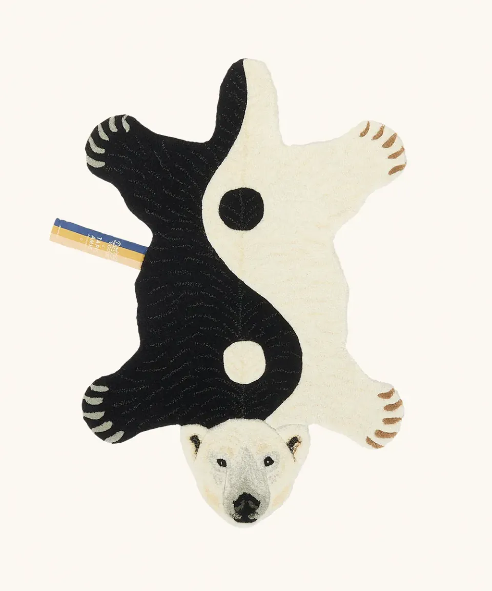 Doing Goods Yin Yang Eisbär Teppich 94x65 Wolle schwarz