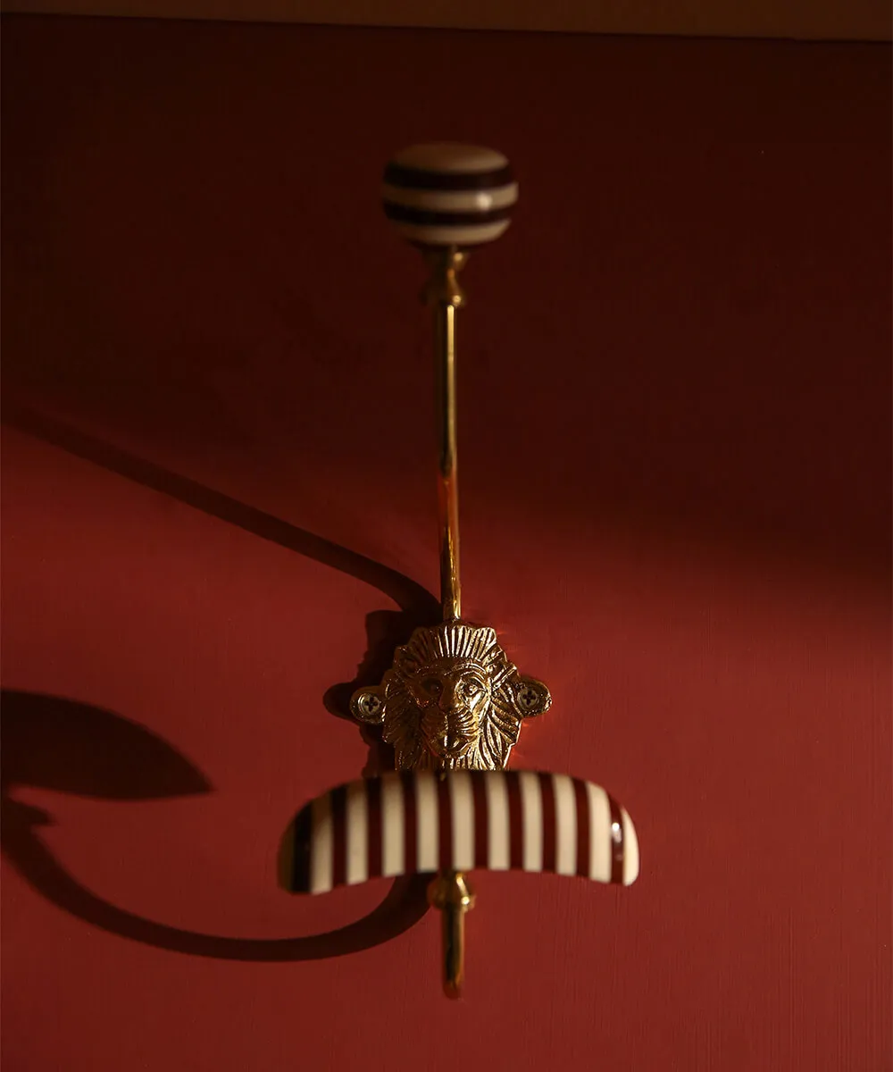 Doing Goods Mighty Lion Wandhaken gold 21 cm Messing